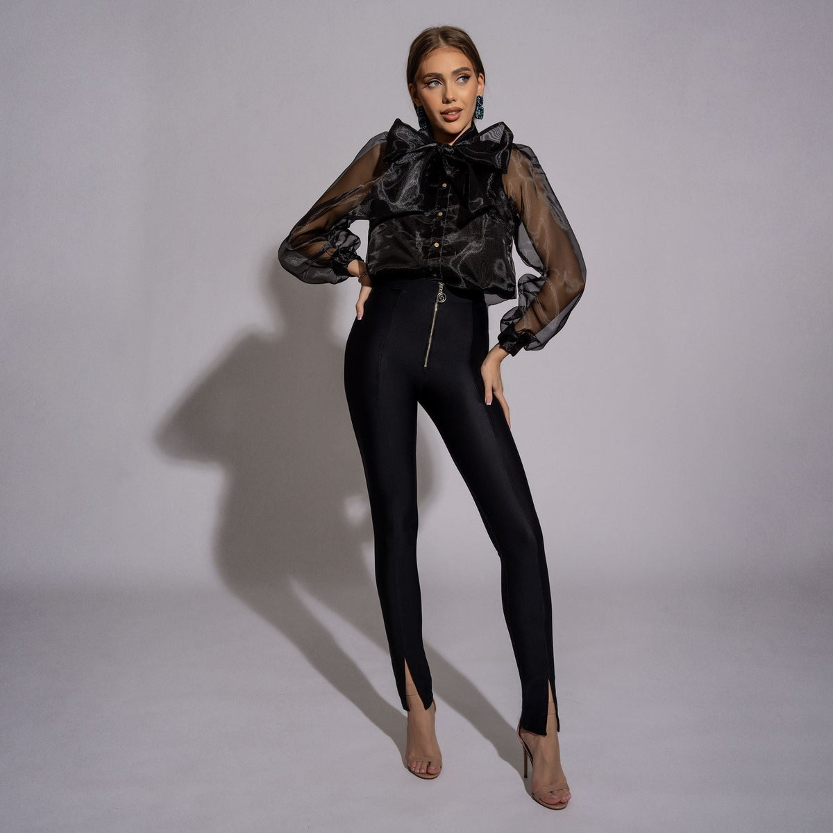 Cămașă neagră din organza cu fundă și bust dublat cu satin