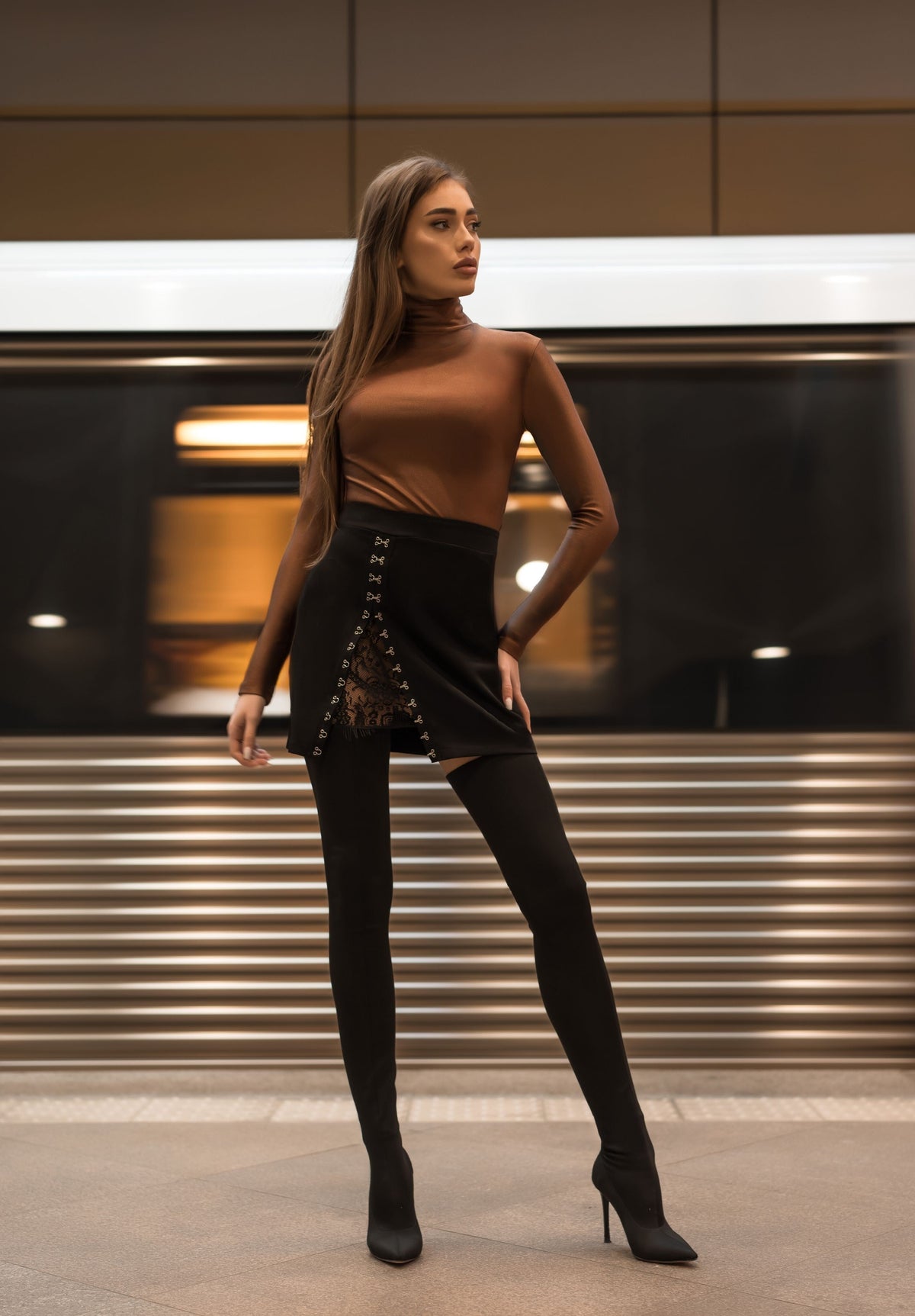 Fusta scurta cu copci metalice si insertie din dantela Backstage Lace - Tratamente pentru par Lenjerie sexy