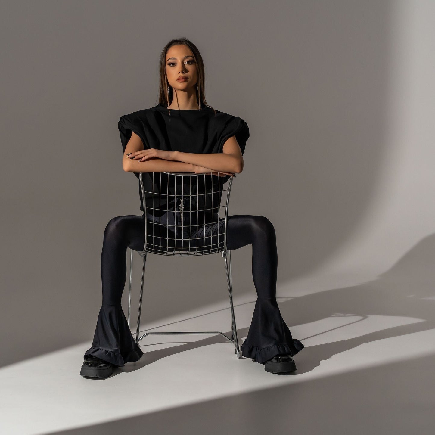 Tricou dama negru cu umeri supradimensionati