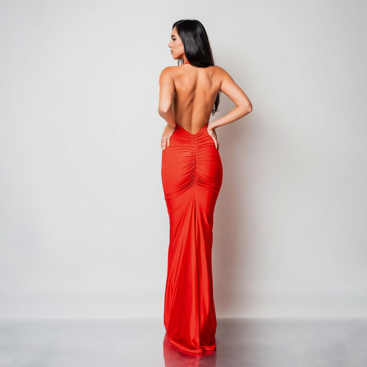 Rochie lunga din lycra rosie cu decoletu halter spatele gol si drapaje Seraphine - Tratamente pentru par Lenjerie sexy