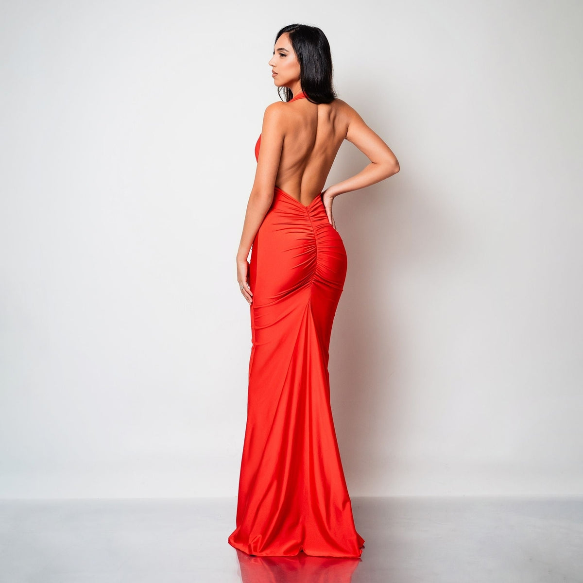 Rochie lunga din lycra rosie cu decoletu halter spatele gol si drapaje Seraphine - Tratamente pentru par Lenjerie sexy