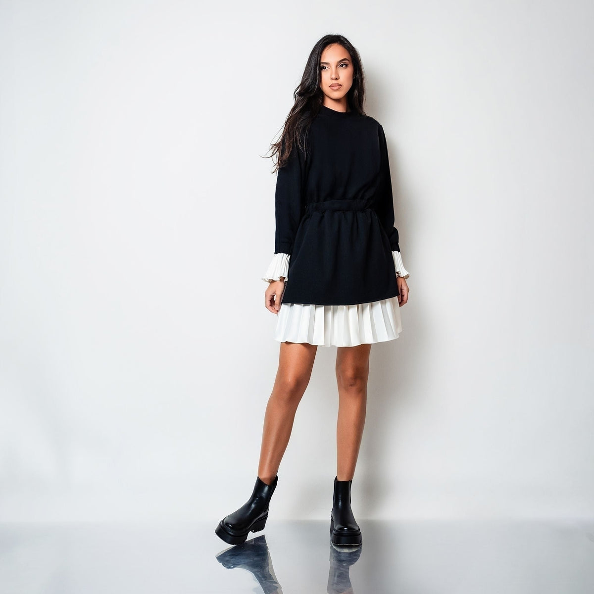 Rochie hanorac alb negru cu fustă plisată din tafta de mătase