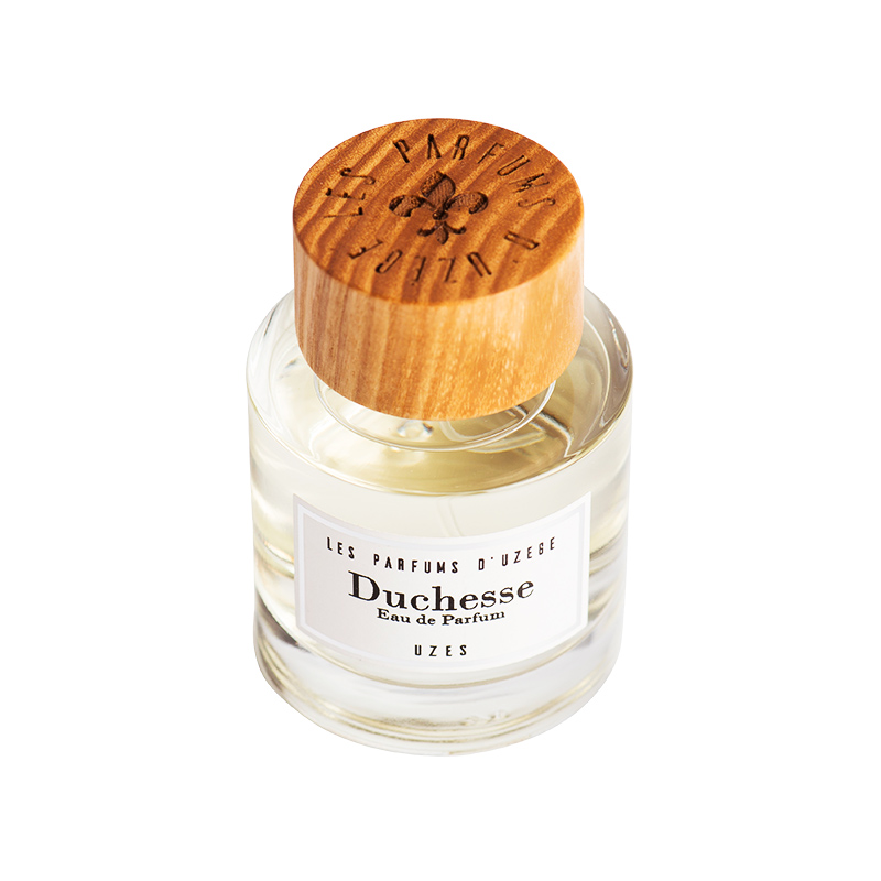 Parfum Duchesse cu note florale de crin, lăcrămioare și iasomie, completate de lemn de santal și patchouli 