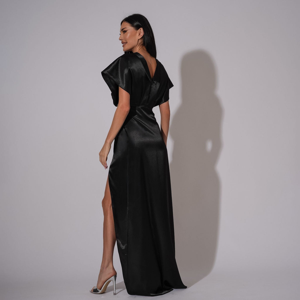 Rochie lunga din satin negru cu drapaje laterale, bust kimono si cristale aplicate in talie Lotus - Tratamente pentru par Lenjerie sexy