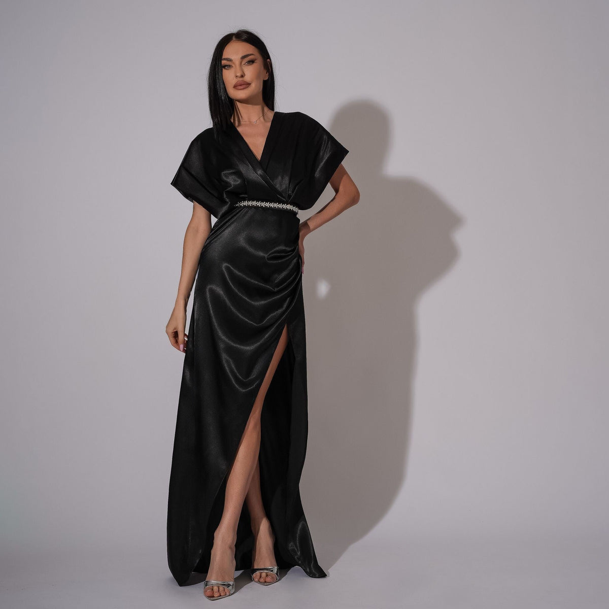 Rochie lunga din satin negru cu drapaje laterale, bust kimono si cristale aplicate in talie Lotus - Tratamente pentru par Lenjerie sexy