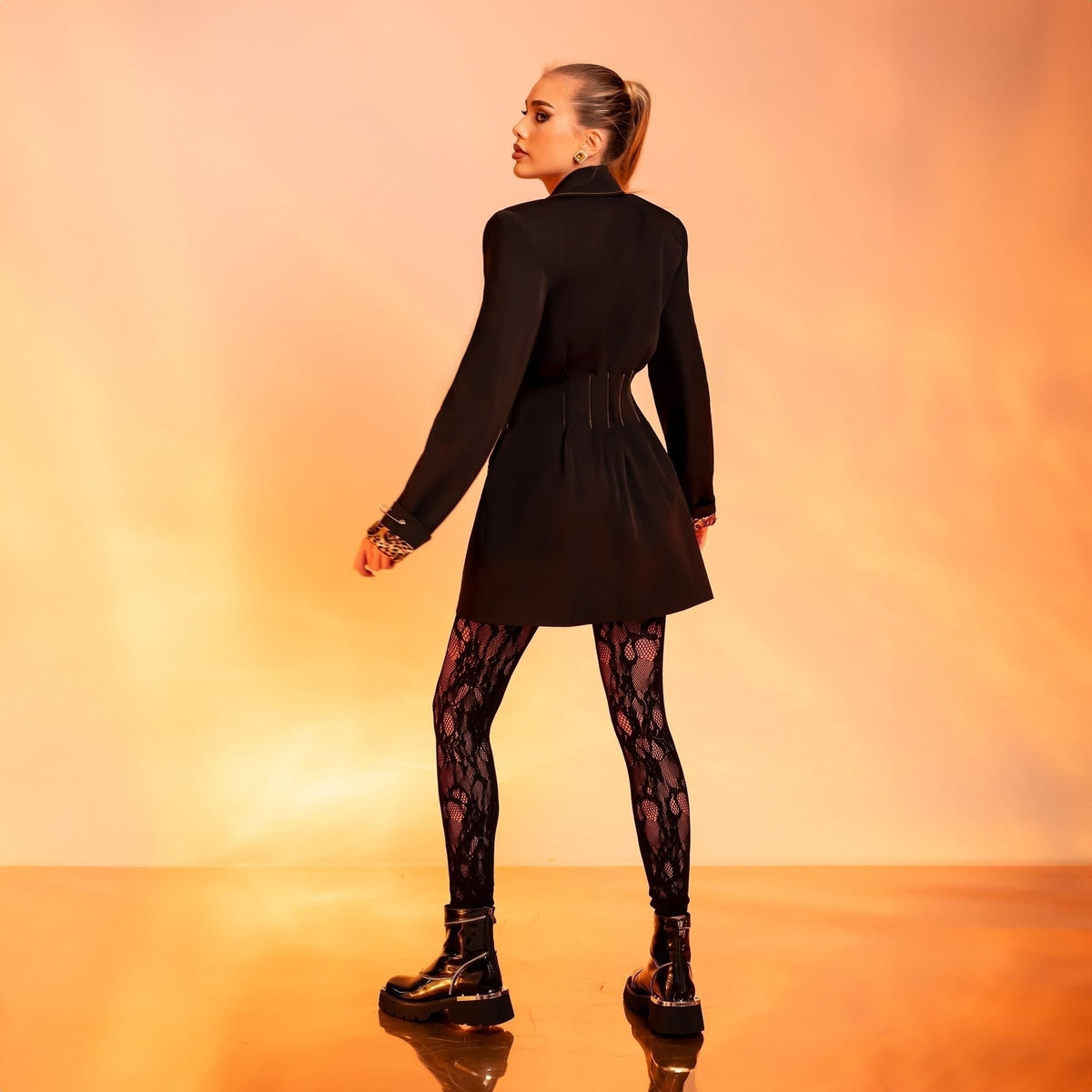 Sacou dama oversized in tinuta de seara