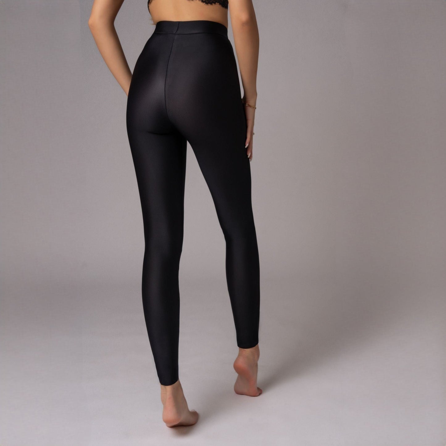 Pantaloni modelatori negri din lycra contractoare
