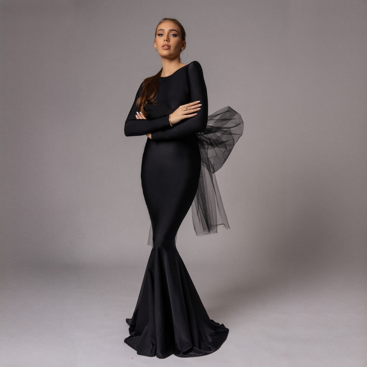 Rochie elegantă neagră cu spate gol și fundă voluminoasă din tulle